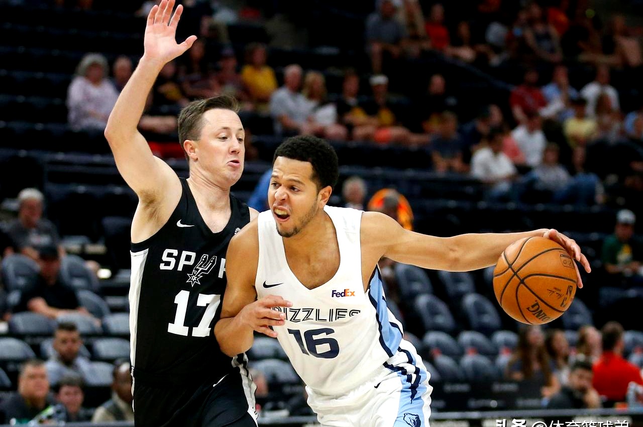 球员意外受伤，或将缺席未来几场重要赛事