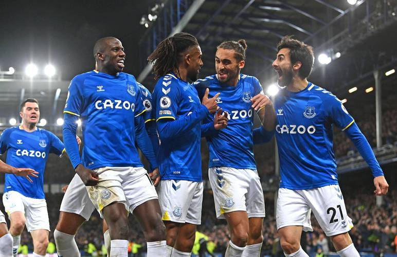 关于埃弗顿客场平局伯恩利，实力对等磨合的信息