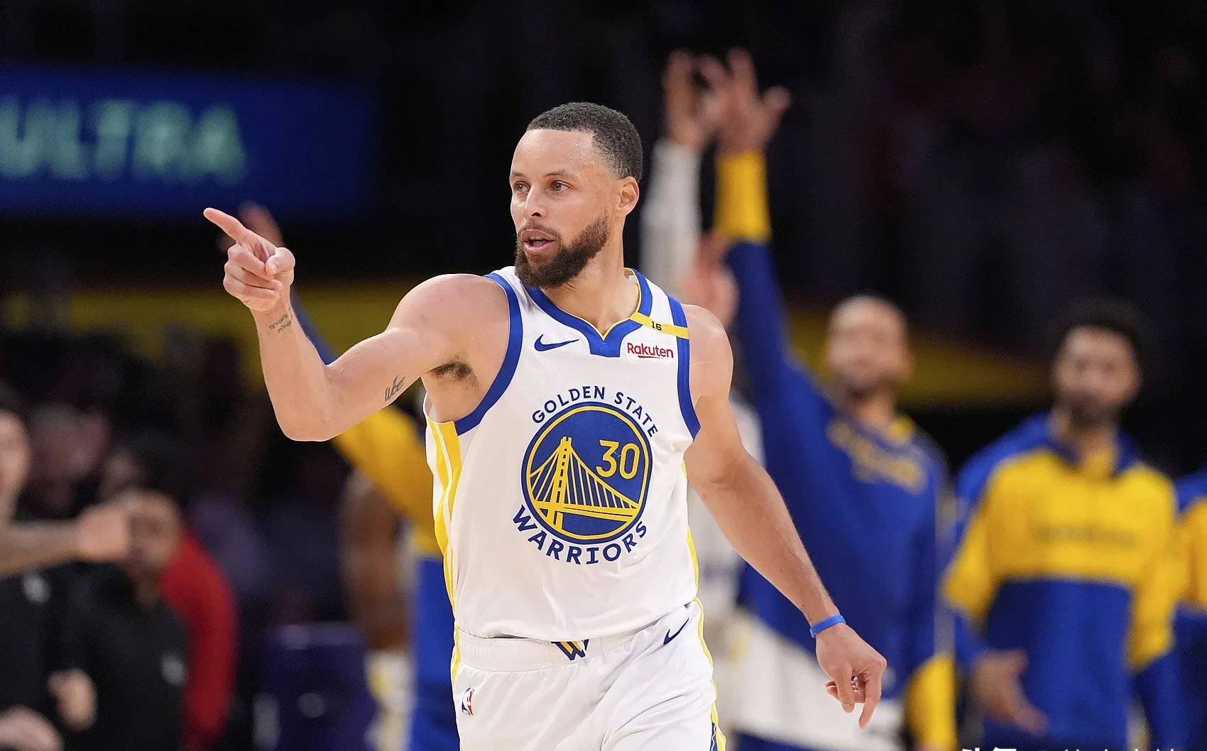 leyu乐鱼体育中国-勇士艰难取胜，库里献神奇表现