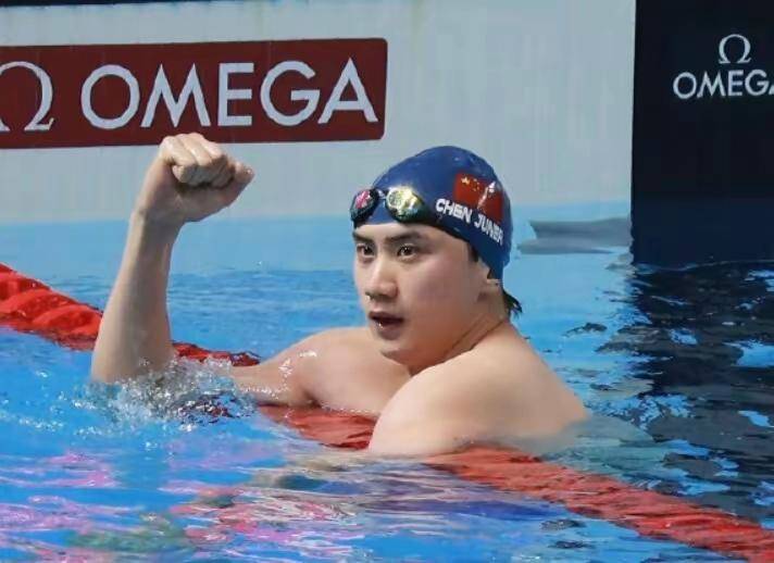 关于张力十足！拼搏突围的游泳选手的信息