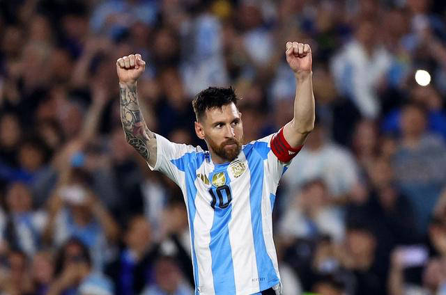 阿根廷中场梅西，蝉联年最佳球员的简单介绍