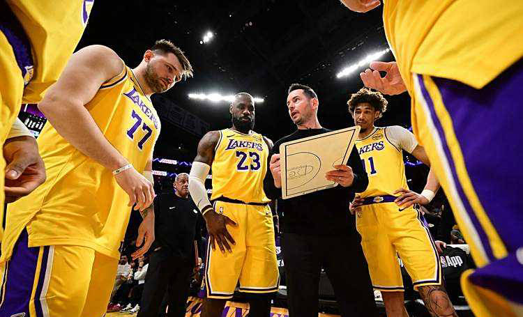 乐鱼官方网站-包含球迷热议总决赛胜负，湖人实力超群的词条